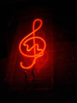 NS070_trebleclef_red